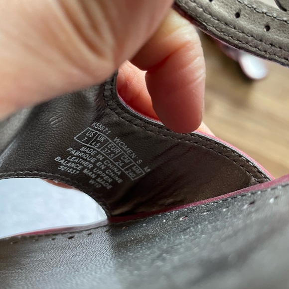 NEW Rockport Sandals - Picture 3 of 3